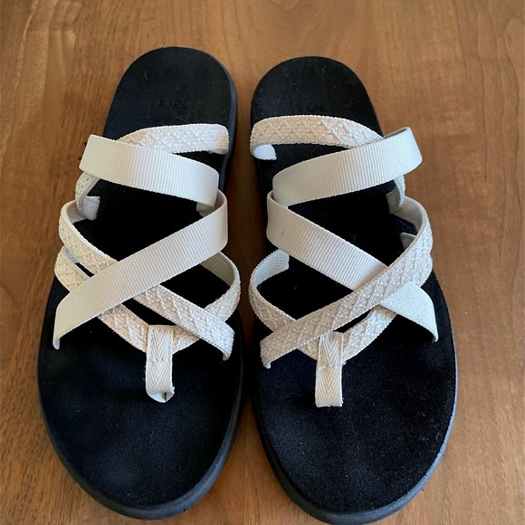 Teva Voya Zillesa sandals flip flop womens 11 ivory off white worn once - Picture 2 of 7